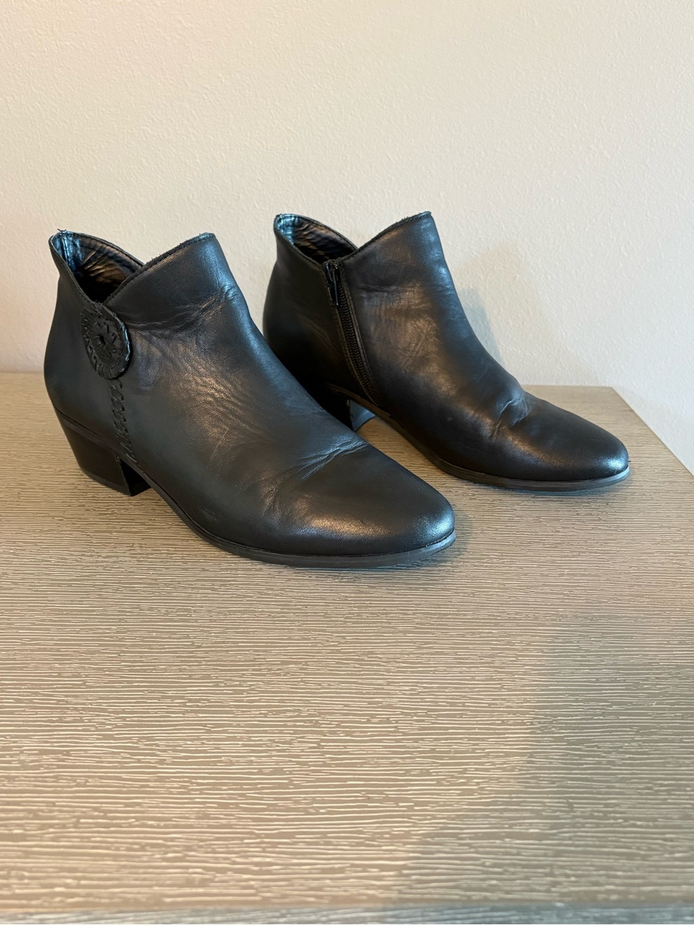 Jack Rogers peyton black leather boots size 8.5